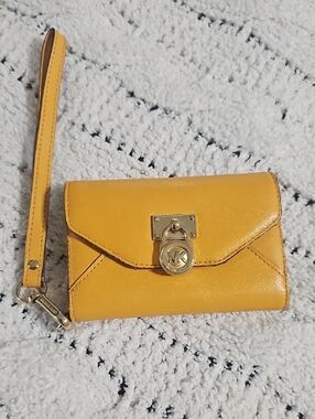 Michael Kors Mustard Yellow Leather Smartphon Wristlet Clutch with Gold Hardware